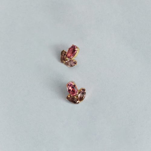 Lia gold-plated stud earrings with pink in flower shape