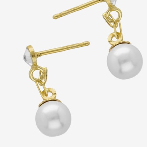 Pendientes cortos perla color blanco bañados en oro