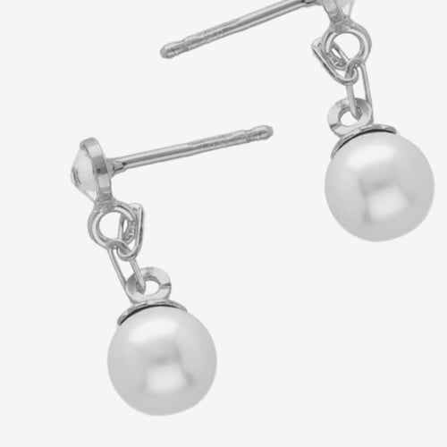 Pendientes cortos perla color blanco elaborados en plata