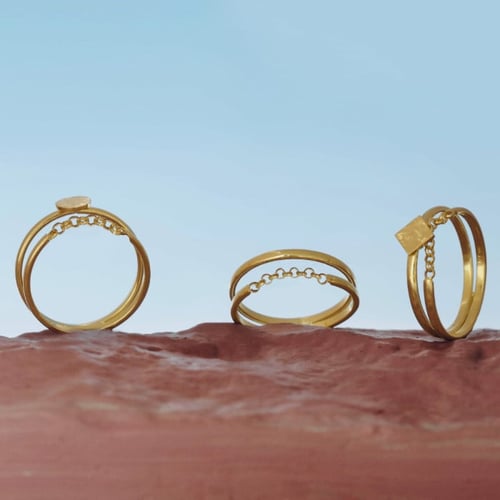 Anya gold-plated ring with  in circle shape