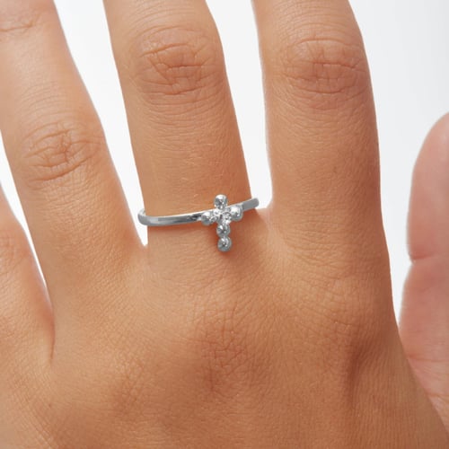 Eyra cross crystal ring in silver
