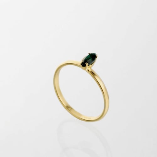 Anillo marquesa emerald de Etnia bañado en oro