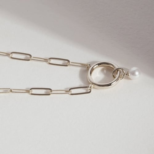 Collar largo perla blanco elaborado en plata