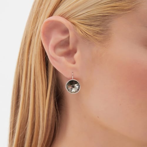 Basic diamond earrings in silver