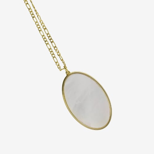 Soulquest gold-plated short necklace with nacar in oval shape