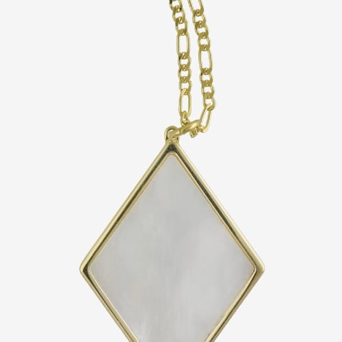 Soulquest gold-plated short necklace with nacar in diamond shape