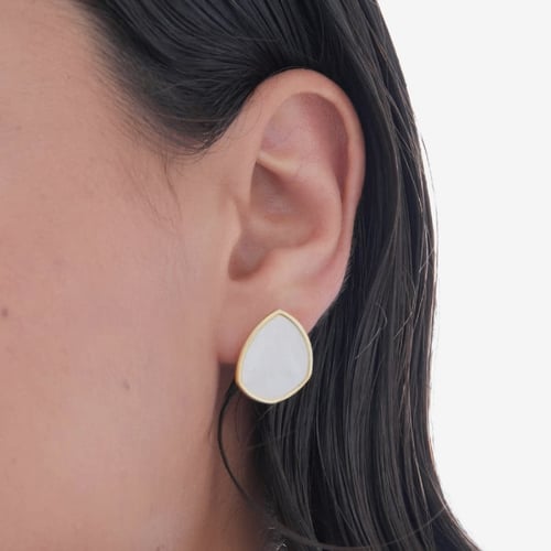 Soulquest gold-plated short earrings with nacar in tear shape