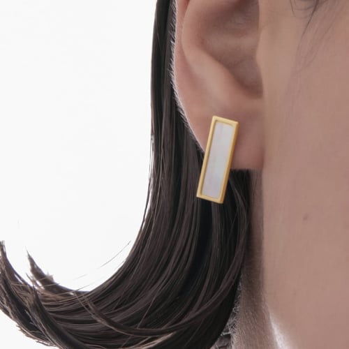 Soulquest gold-plated short earrings with nacar in rectangle shape