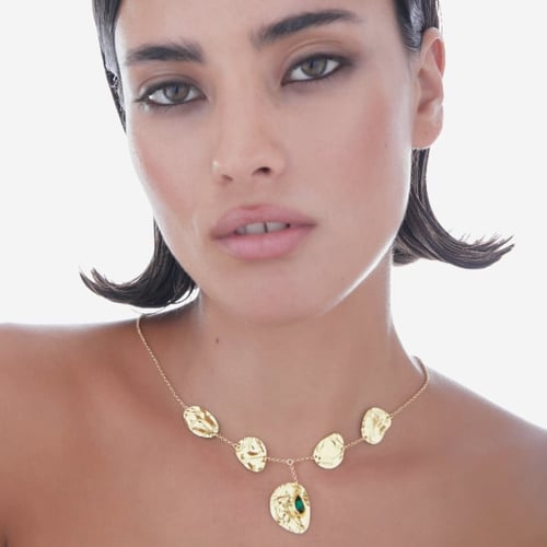 Fullness gold-plated short necklace with green crystal in texture shape