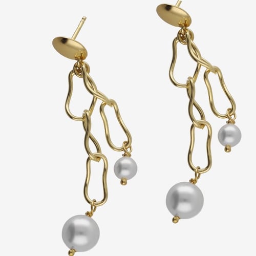 Connect gold-plated long earrings with pearl