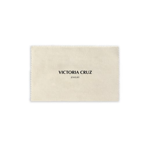 Clean Victoria Cruz cloth