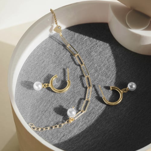 Je t´aime pearl hoop earrings in gold plating