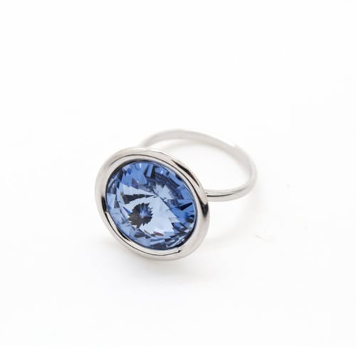 Basic light sapphire ring in silver