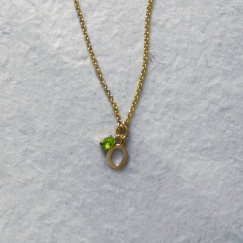 Initiale letter O gold-plated short necklace with green crystal