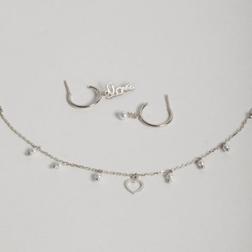 Me Enamora love pearl hoop earrings in silver