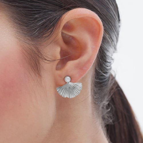 Tokyo rhodium-plated shell shape earrings with a pearl