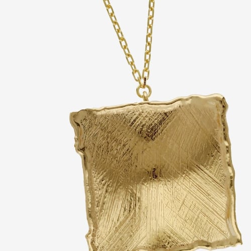 Collar rombo textura satinada bañado en oro