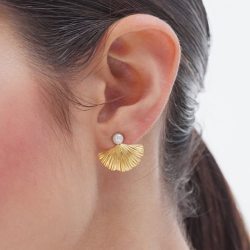 Tokyo gold-plated shell shape earrings with a pearl