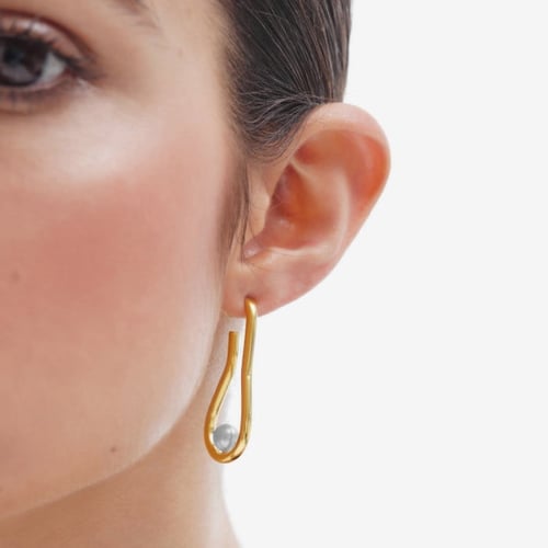 Milan gold-plated irregular hoop earrings with a pearl