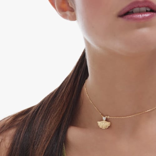Tokyo gold-plated shell shape necklace with a pearl