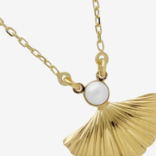 Tokyo gold-plated shell shape necklace with a pearl