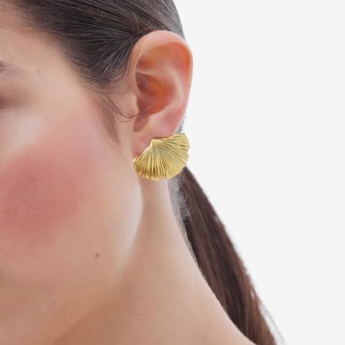 Tokyo gold-plated shell shape earrings