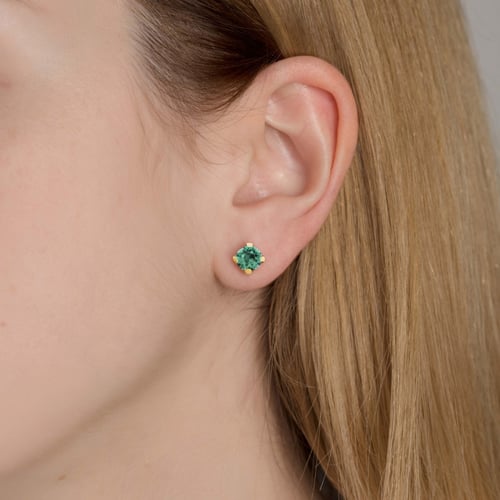 Basic round emerald earrings in gold plating