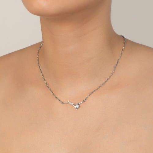 Minimal crystal curved necklace in silver