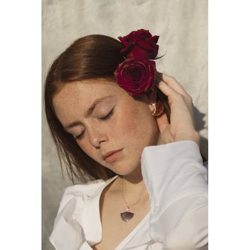 Valentina fan powder rose necklace in rose gold plating