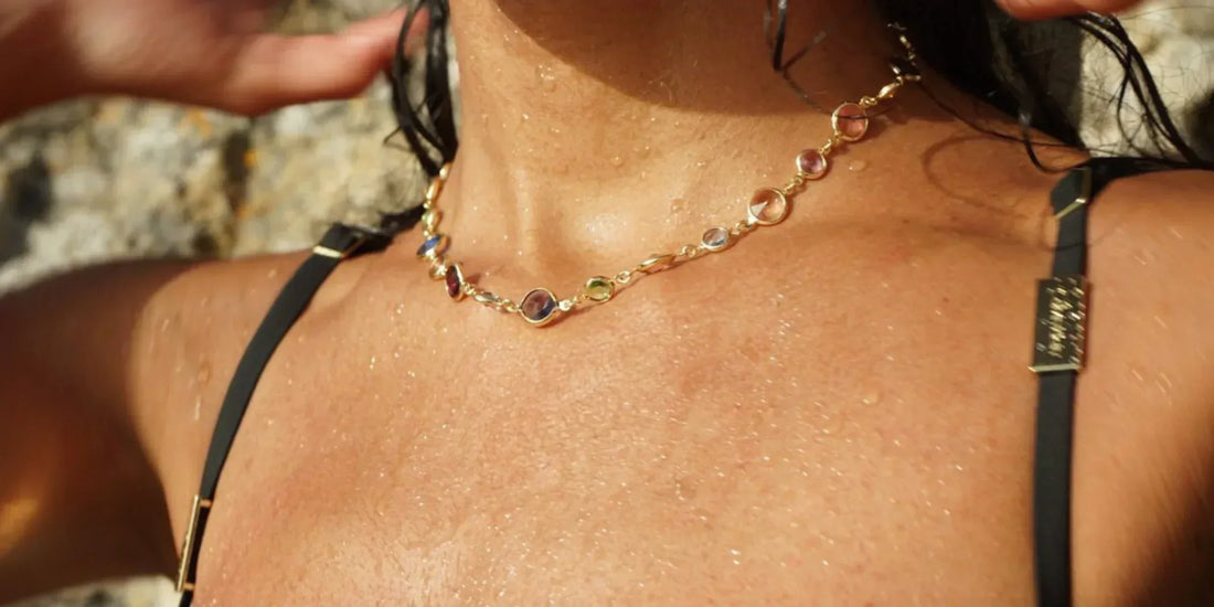 Cómo cuidar tus joyas de plata y baño de oro en verano
