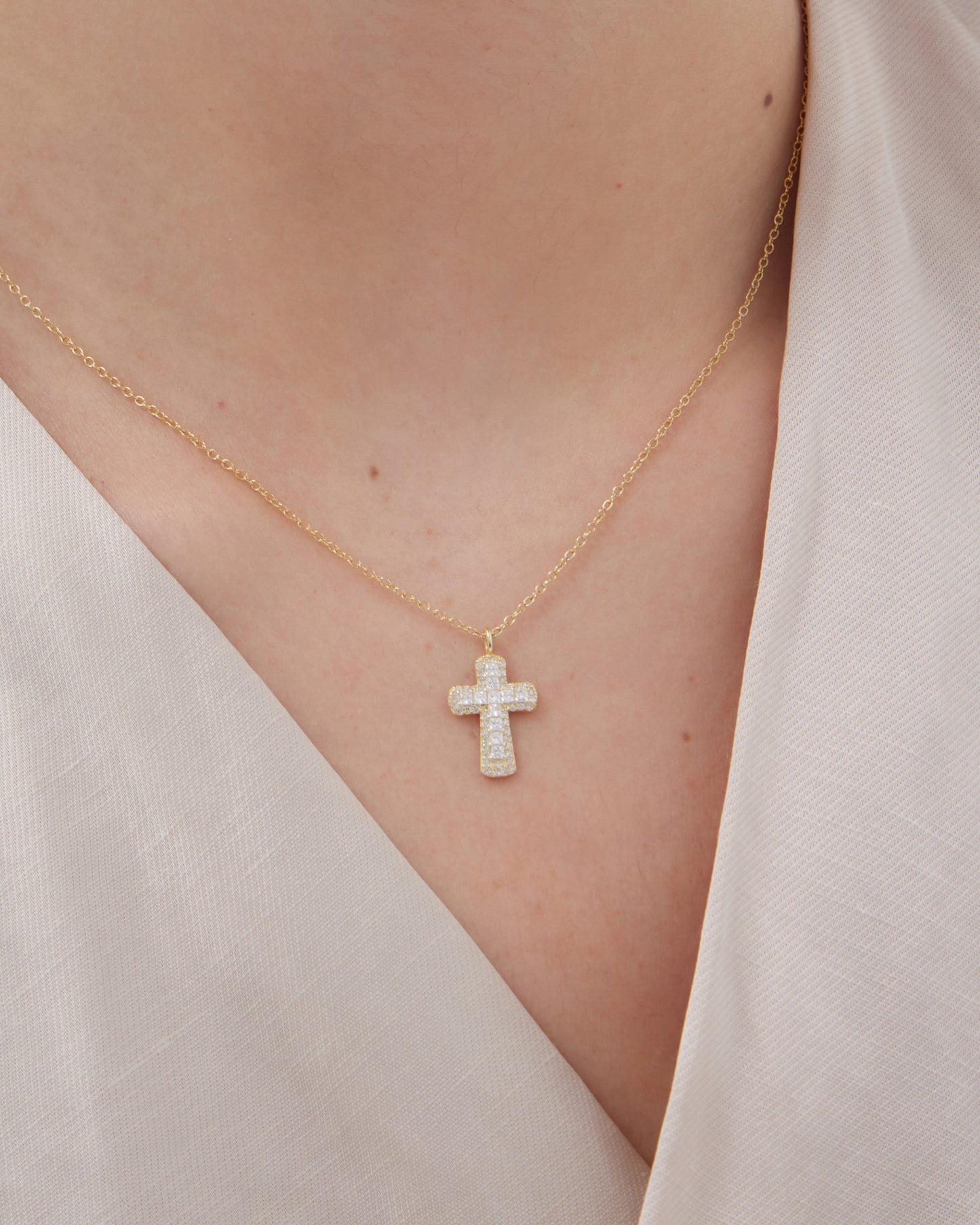 Collar corto Lux cruz con circonita blanca en Plata