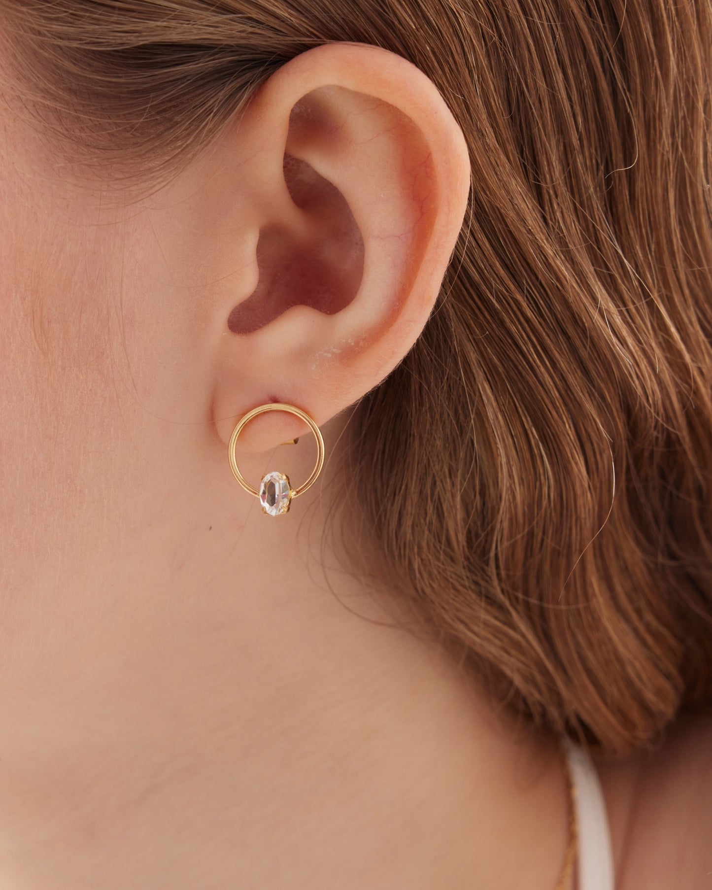 Pendientes botón oval y círculo Lieve con cristal blanco en Plata