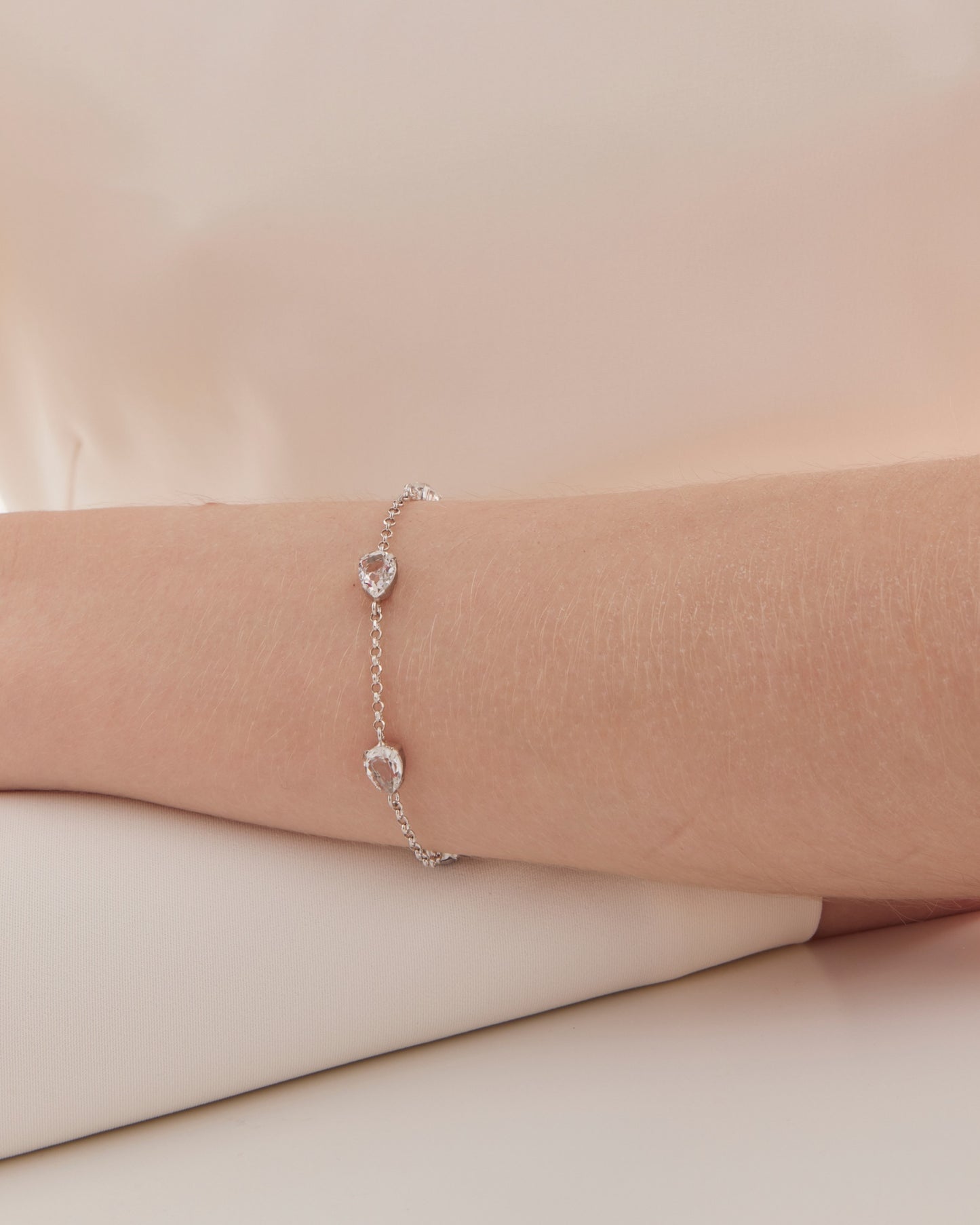 Pulsera lágrima Lieve con cristal blanco en Plata baño Rodio