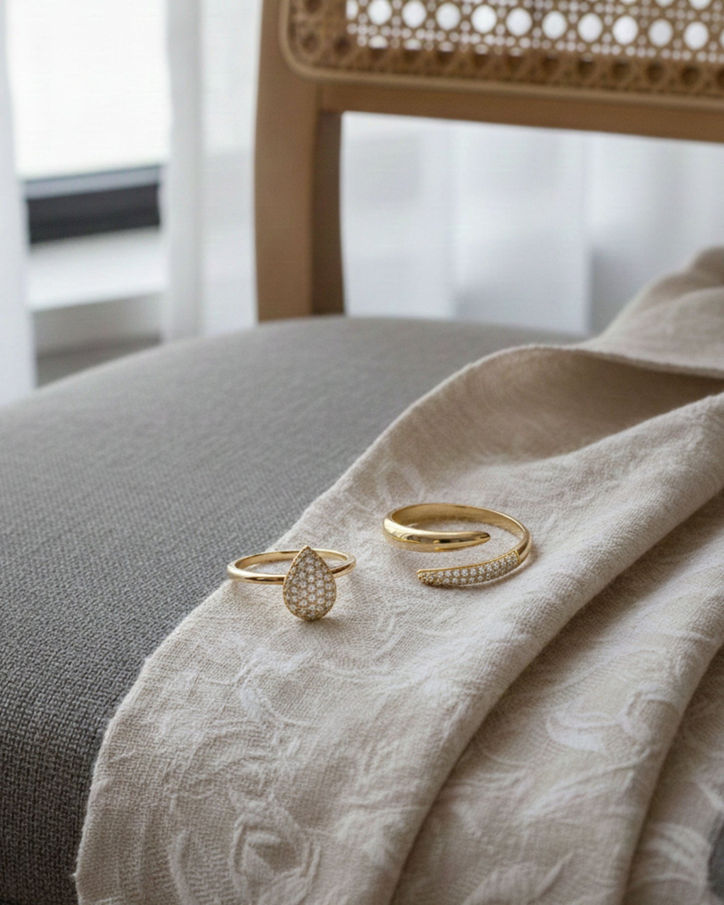 Anillo ajustable Lux cruzado con circonita blanca en Plata