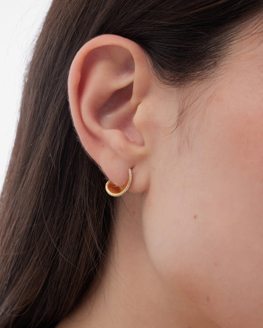 Pendientes cortos click Lux gota con circonita blanca en Plata