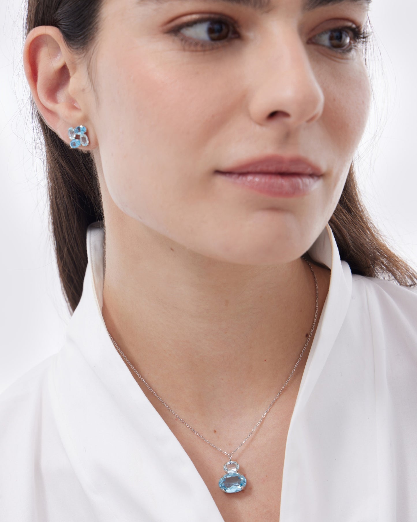 Collar corto Eau con cristal azul en Plata baño Rodio
