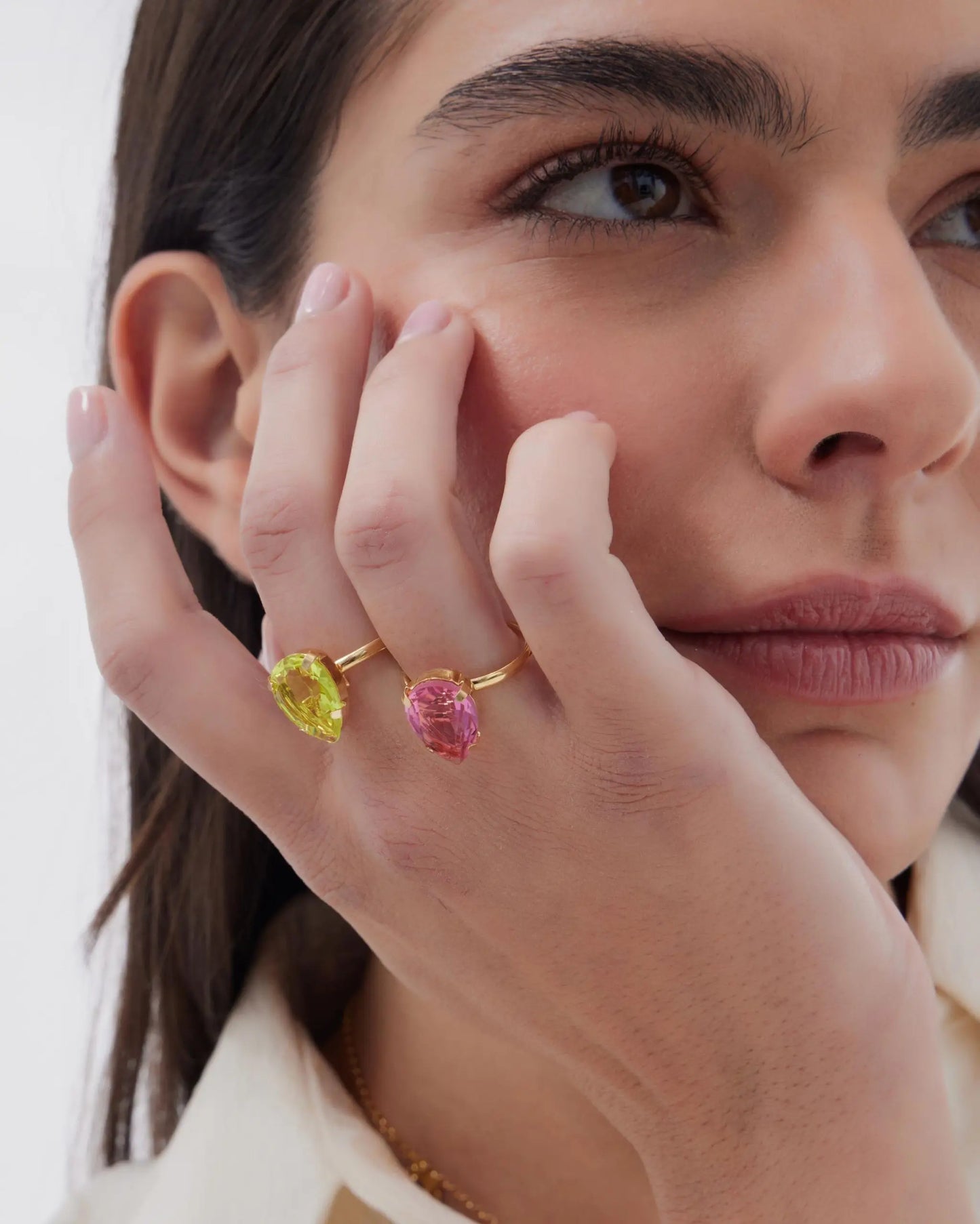 Anillo ajustable Fleur lágrima con cristal en Plata baño Oro