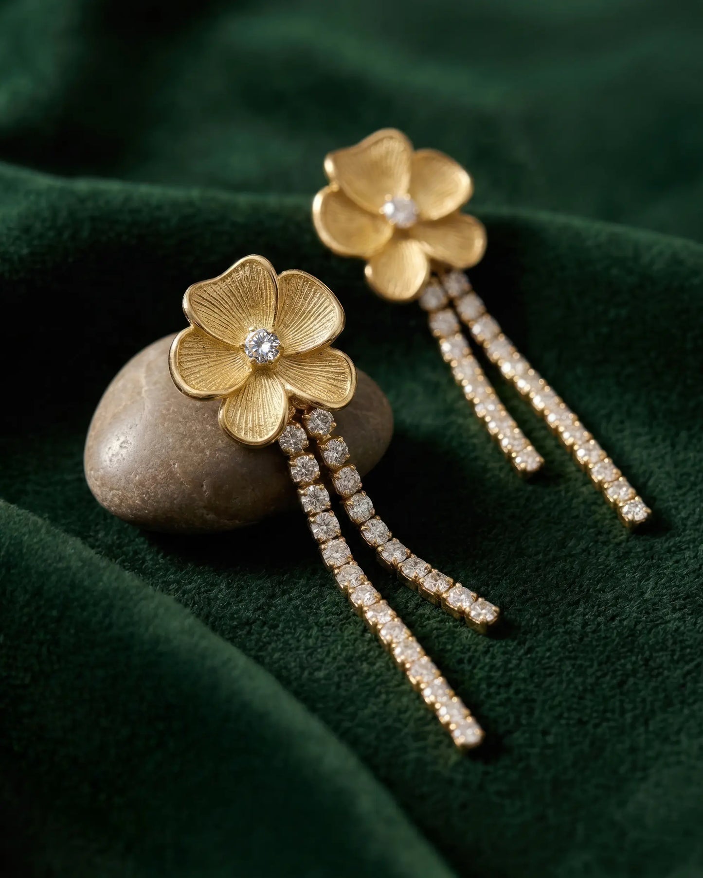 Pendientes largos Origami flor con cristales riviere en Plata