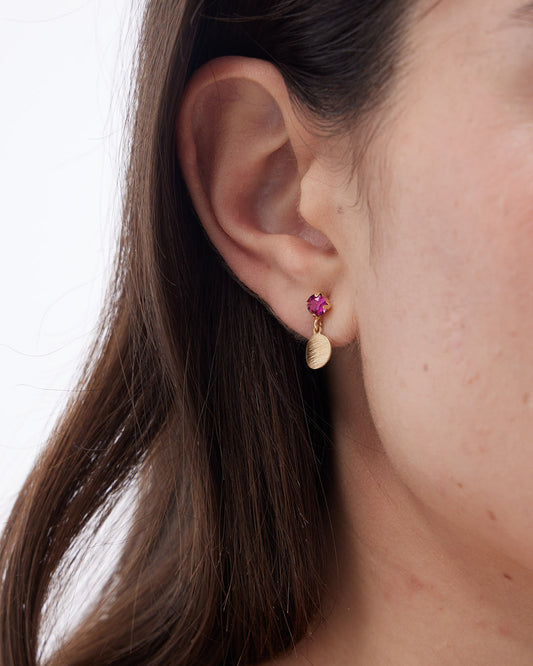 Pendientes cortos Azure círculo textura con cristal rosa en Plata baño Oro