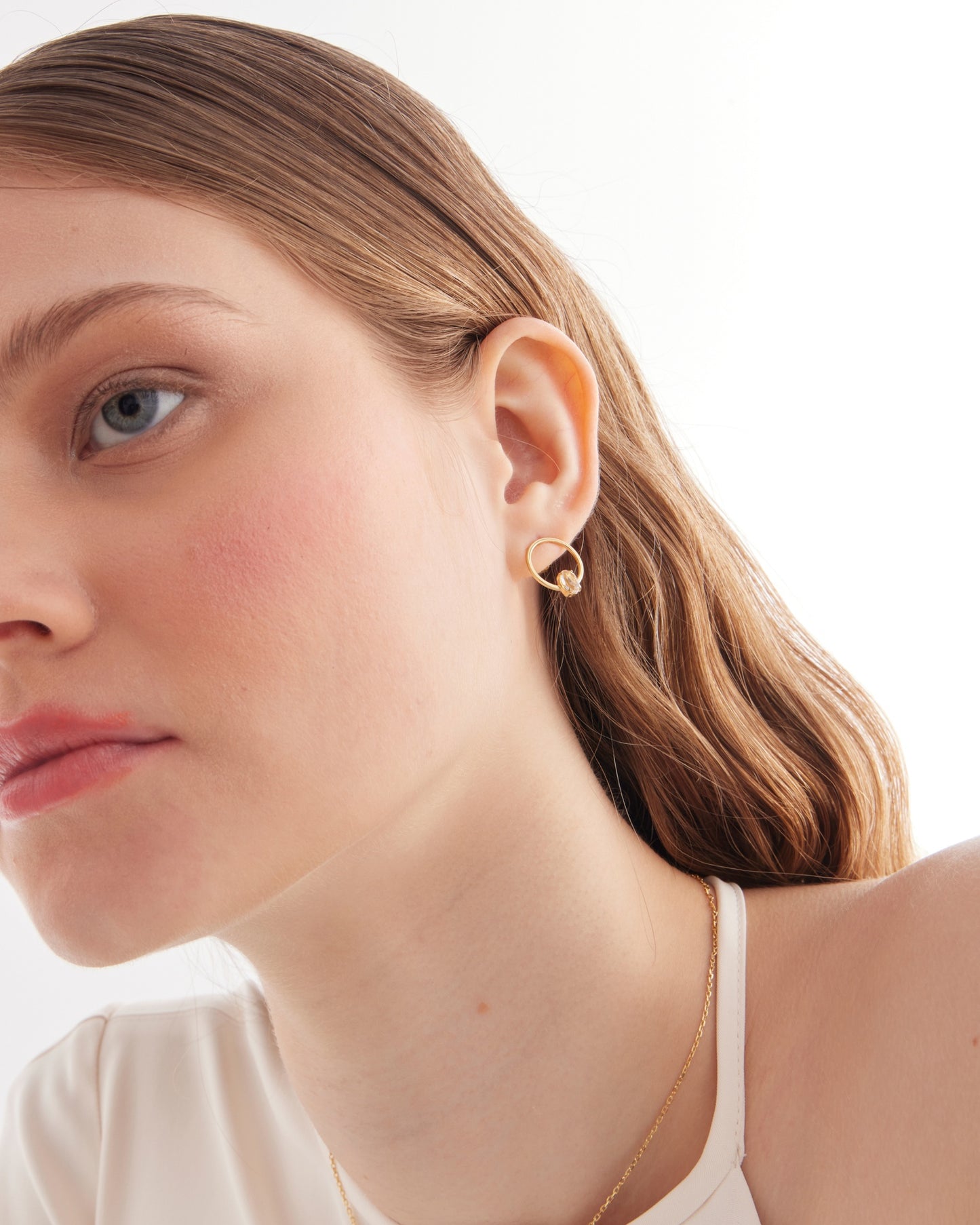 Pendientes botón oval y círculo Lieve con cristal blanco en Plata