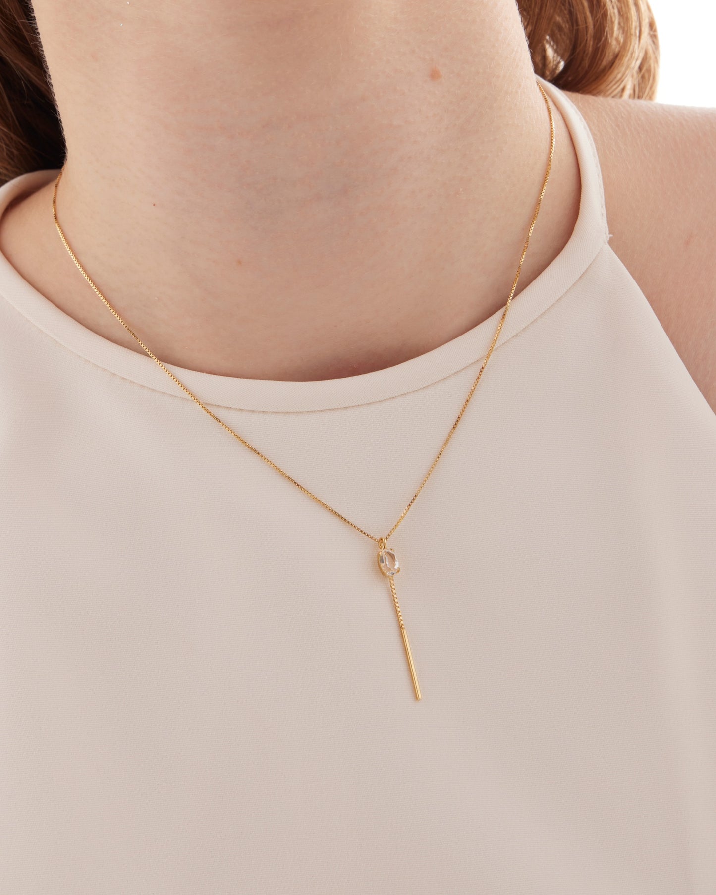Collar largo oval Lieve con cristal blanco en Plata