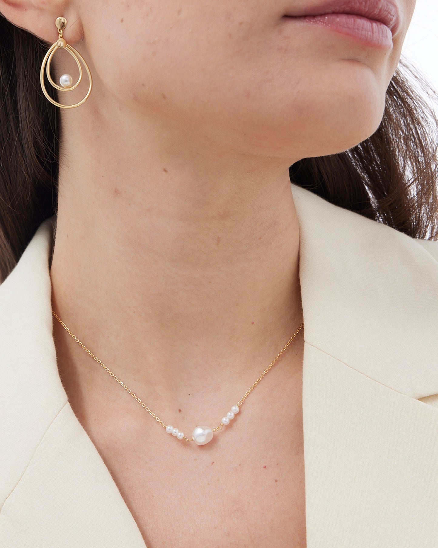 Collar corto Solene con perla barroca en Plata baño Oro