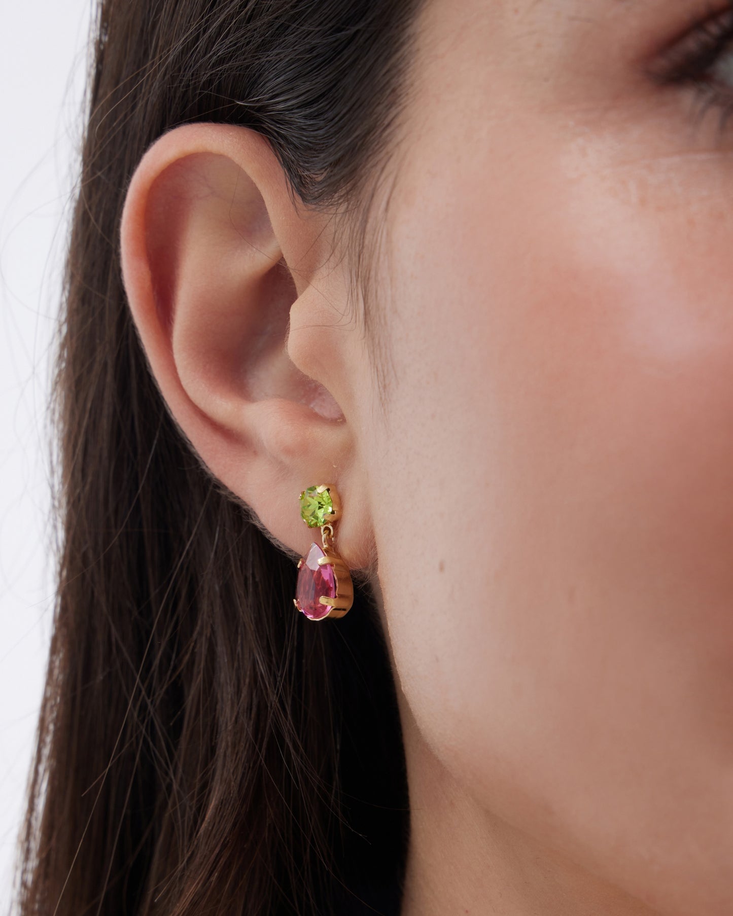 Pendientes cortos Fleur lágrima con cristal en Plata baño Oro