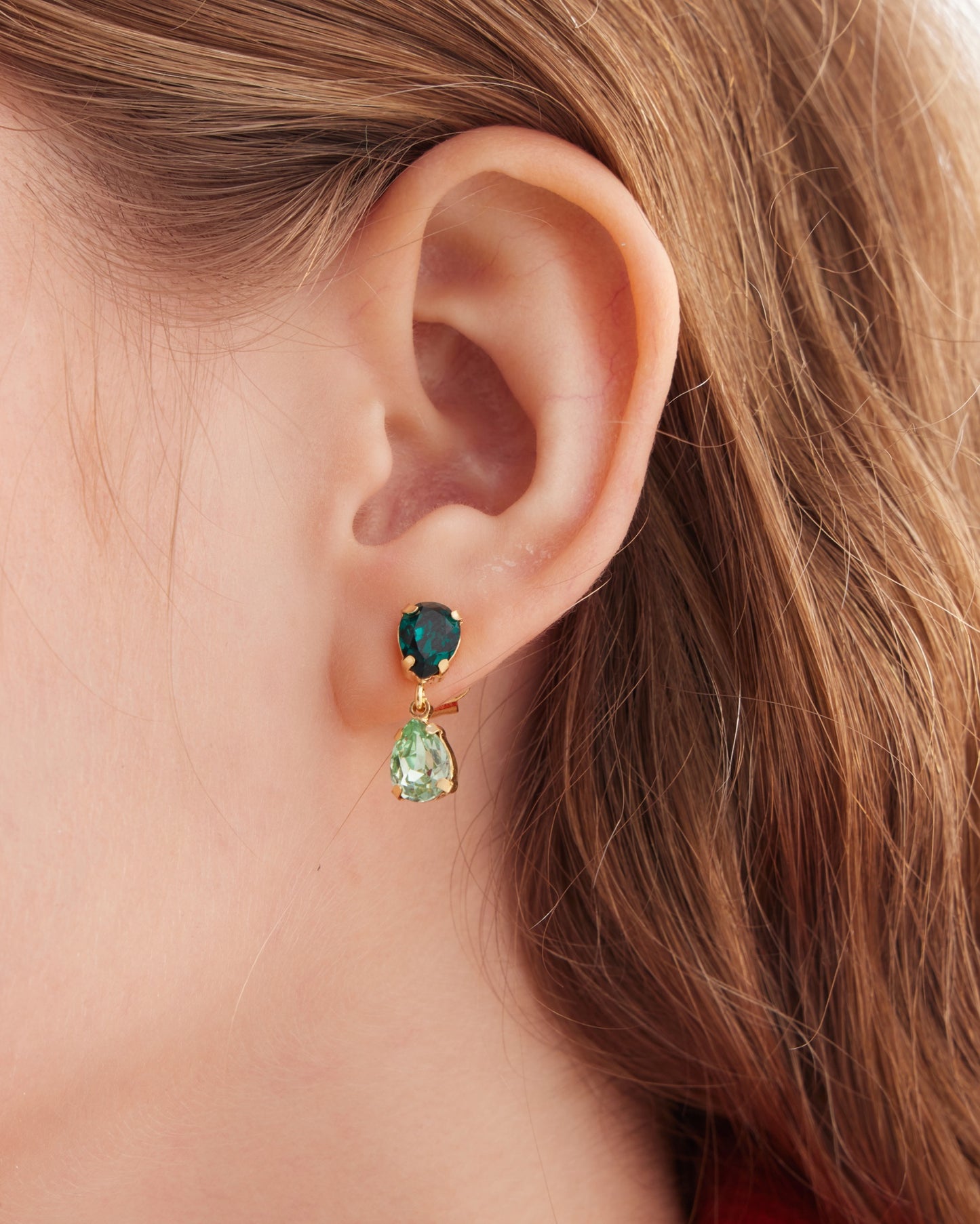 Pendientes cortos lágrima Birthstone con cristal en Plata baño Oro