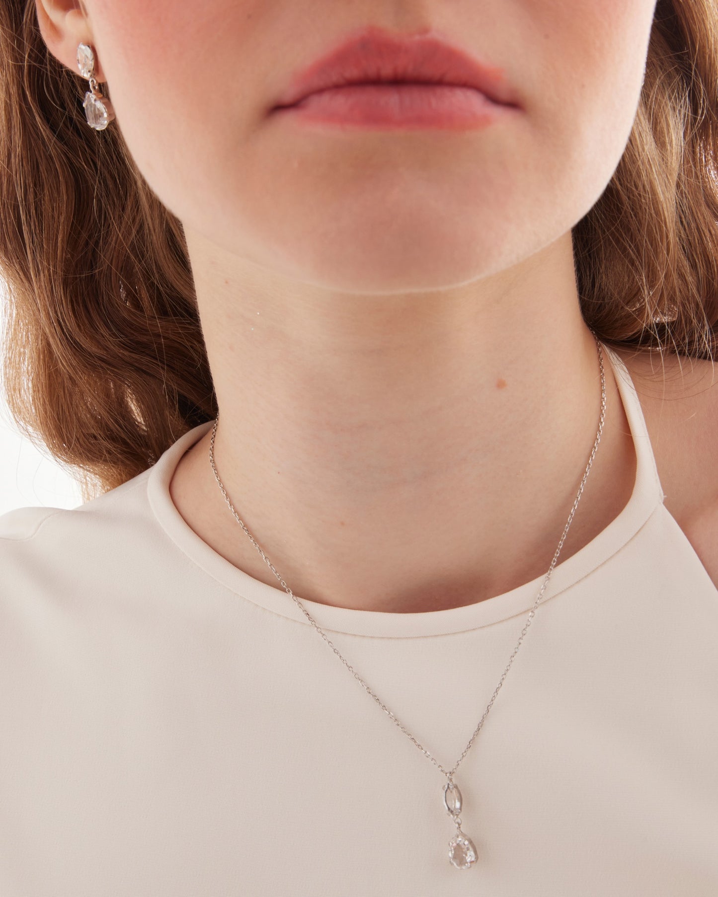 Collar corto lágrima Lieve con cristal blanco en Plata baño Rodio