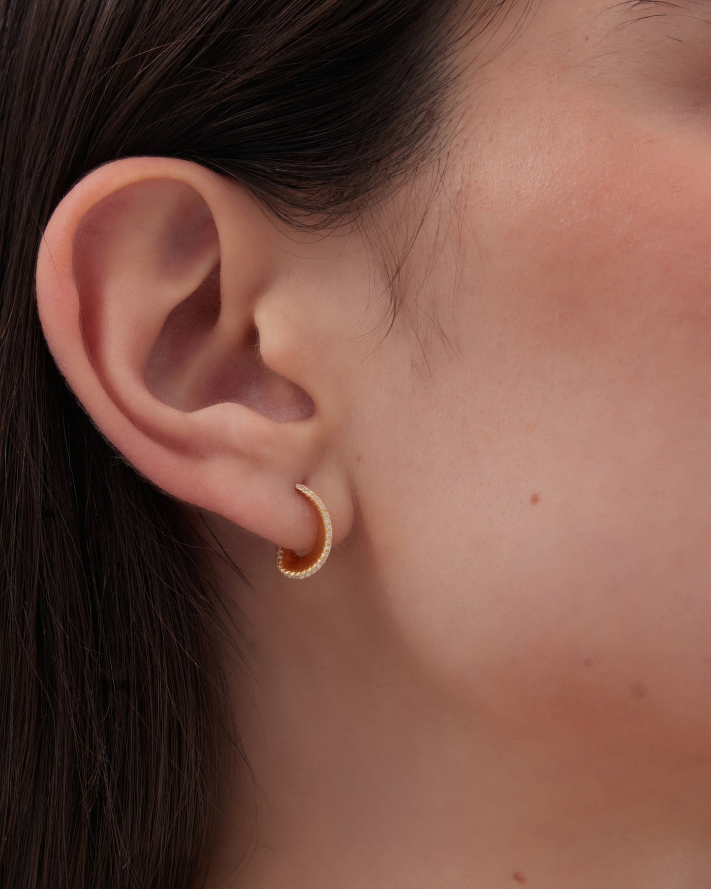 Pendientes cortos click Lux gota con circonita blanca en Plata