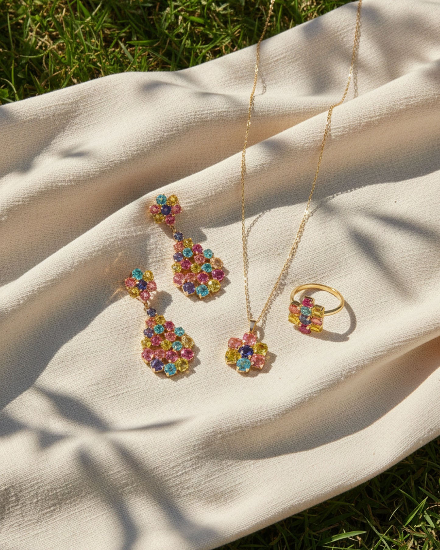 Pendientes largos Fleur lágrima con cristal multicolor en Plata baño Oro