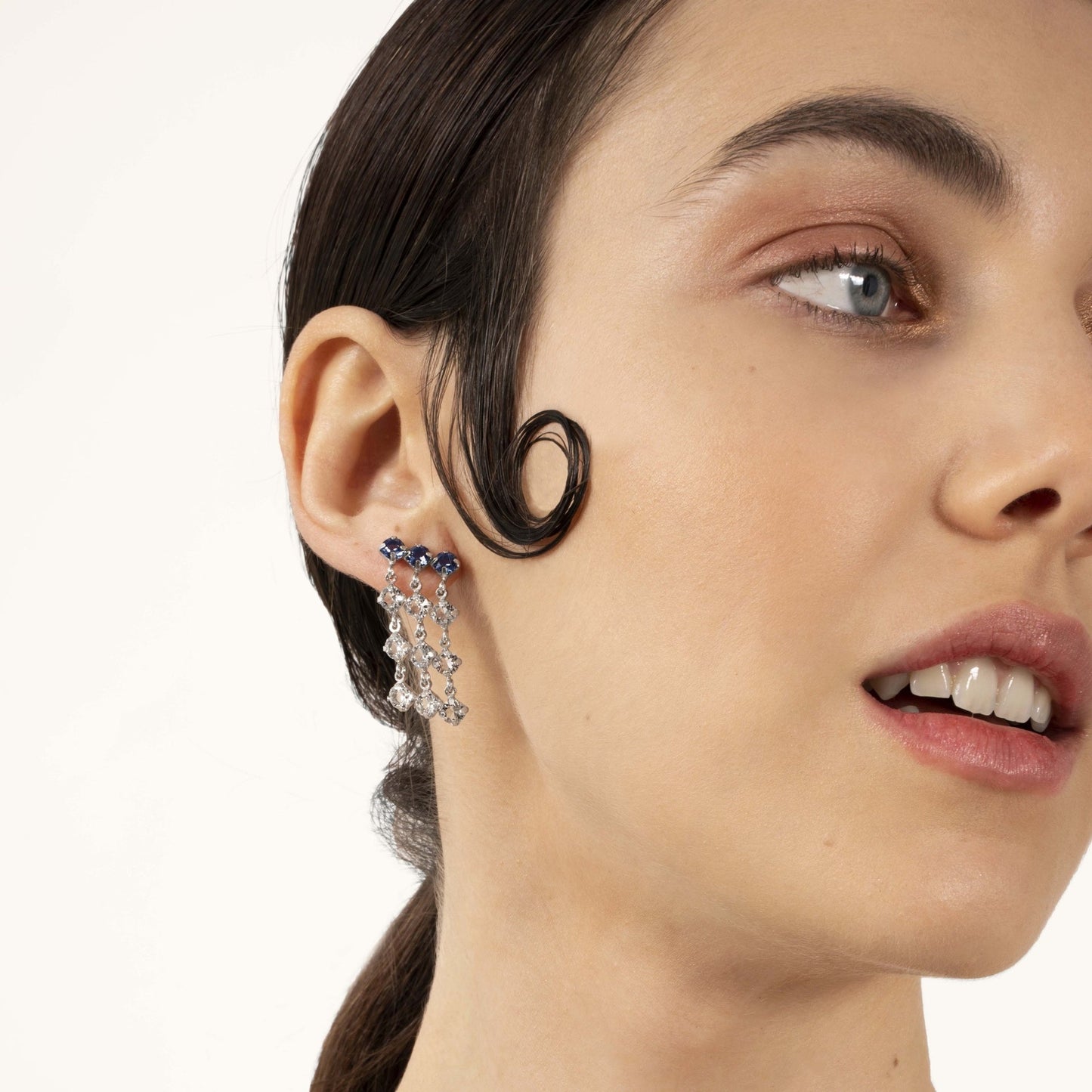 Pendientes largos Fadhila cristal azul en Plata baño rodio