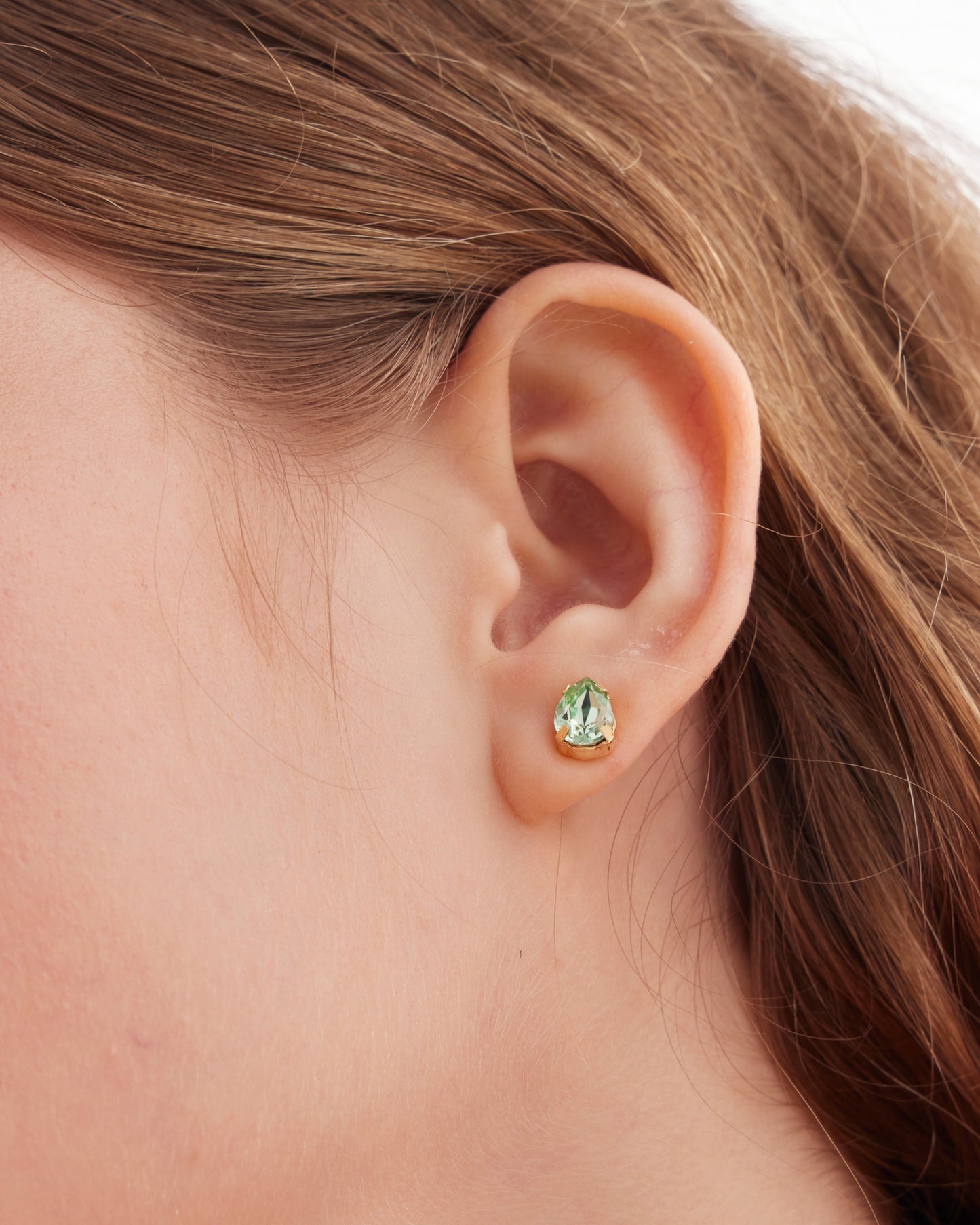 Pendientes botón lágrima Birthstone con cristal en Plata baño Oro