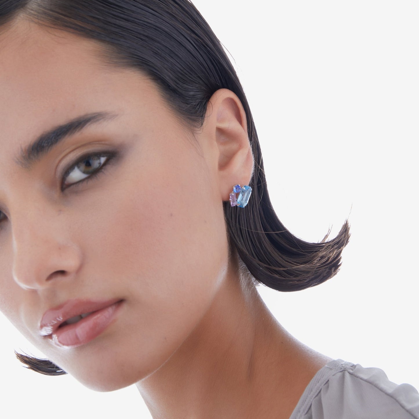Pendientes botón Inspire rectángulo cristal azul en Plata baño rodio